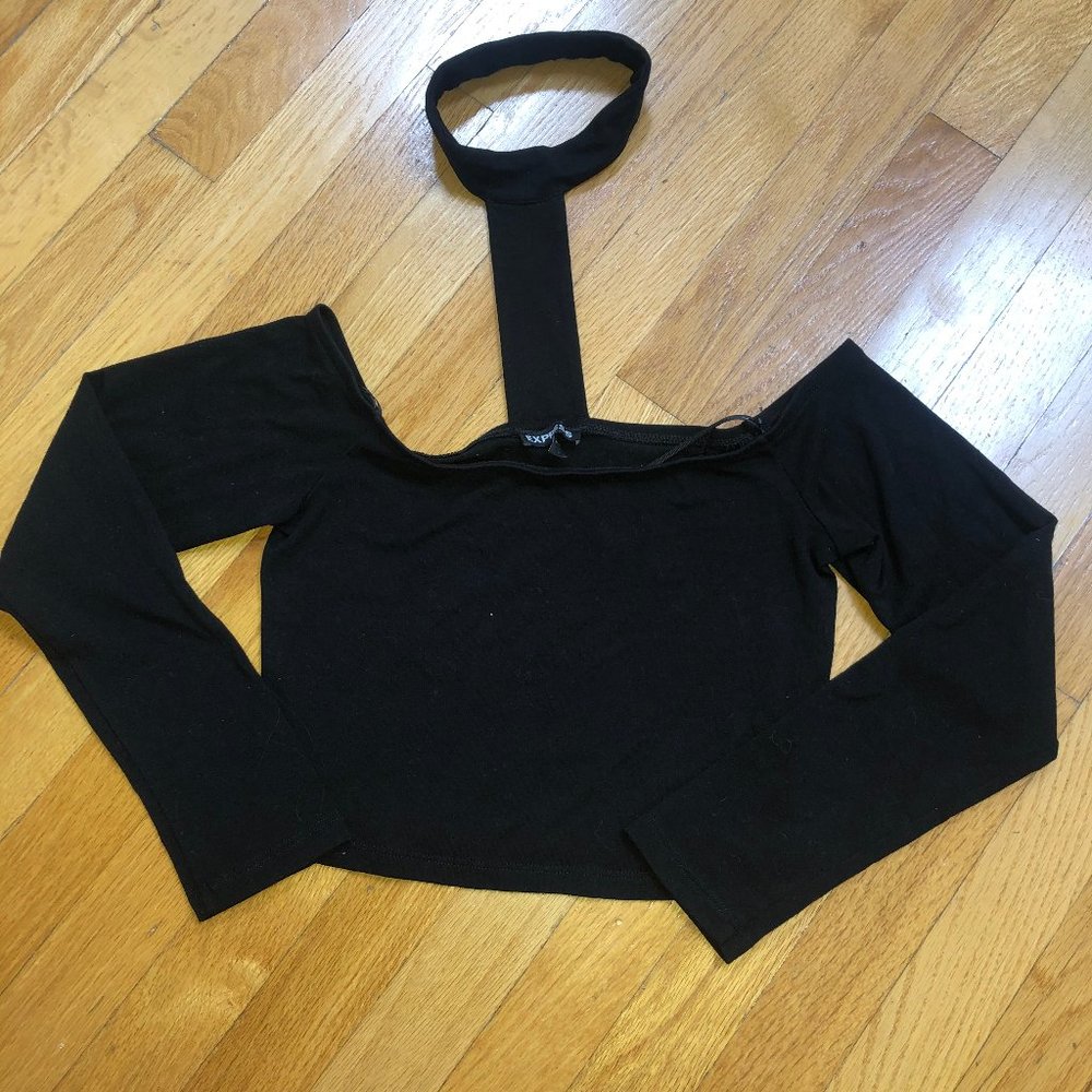 EXPRESS BLACK CROP TOP.
